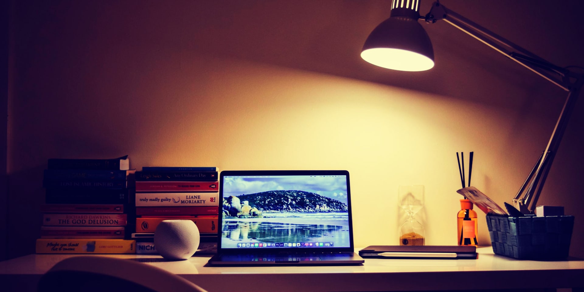 Screenbar vs Desk Lamps: Which One Will Work Best For You