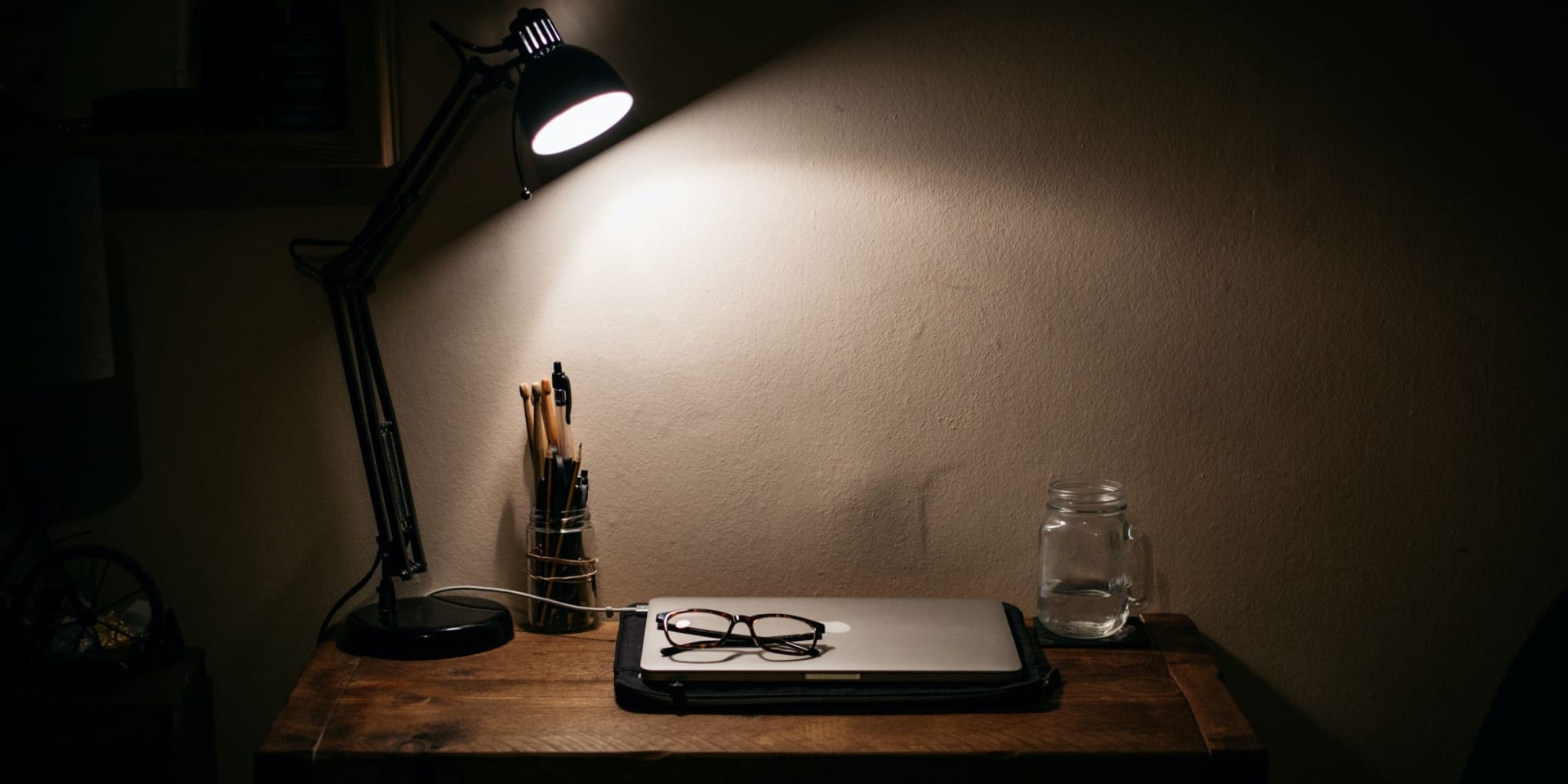 can you leave a desk lamp on overnight