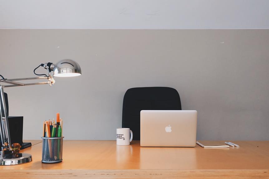minimalist macbook desk setup