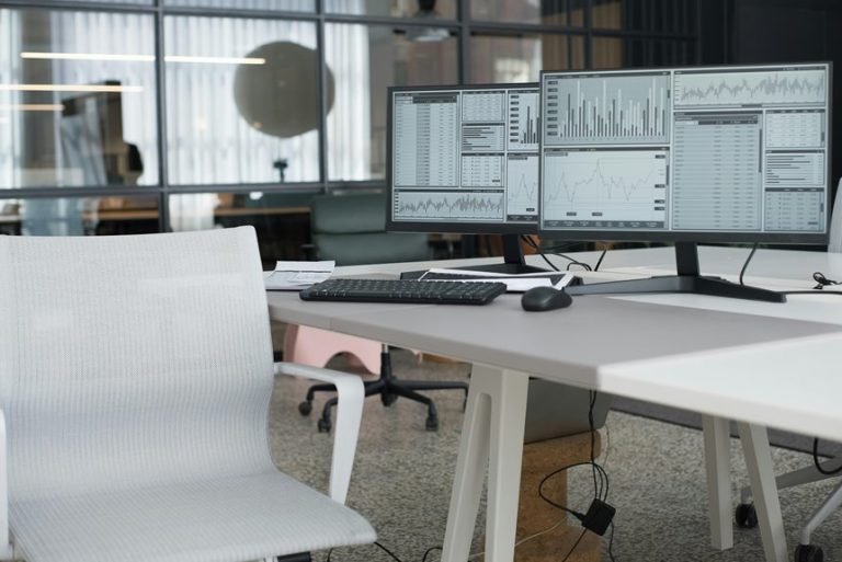 Does A Multi Monitor Setup Really Boost Productivity Improve Workspace does-a-multi-monitor-setup-really-boost-productivity-improve-workspace
