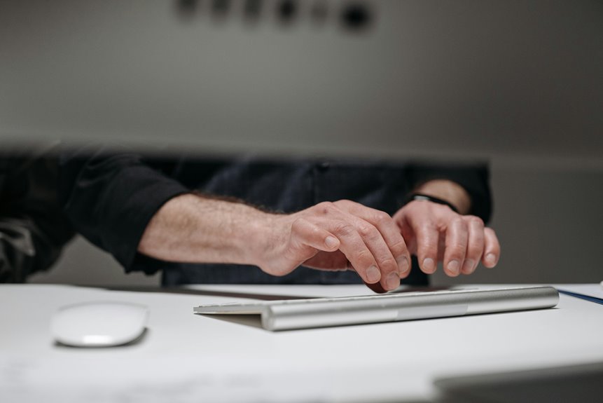 vertical mouse desk space