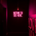 white walls affect mood