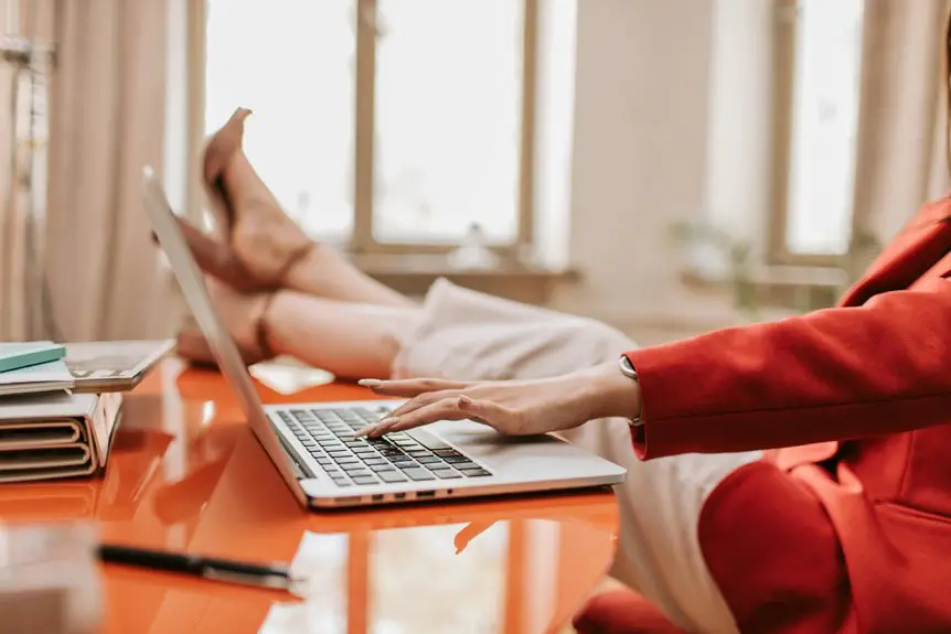 leg swelling with standing desk