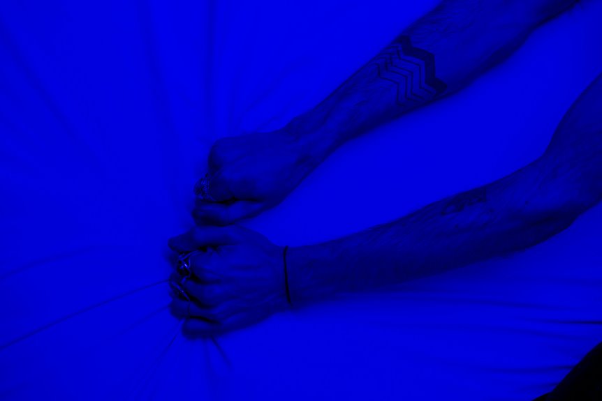 lighting influences color perception